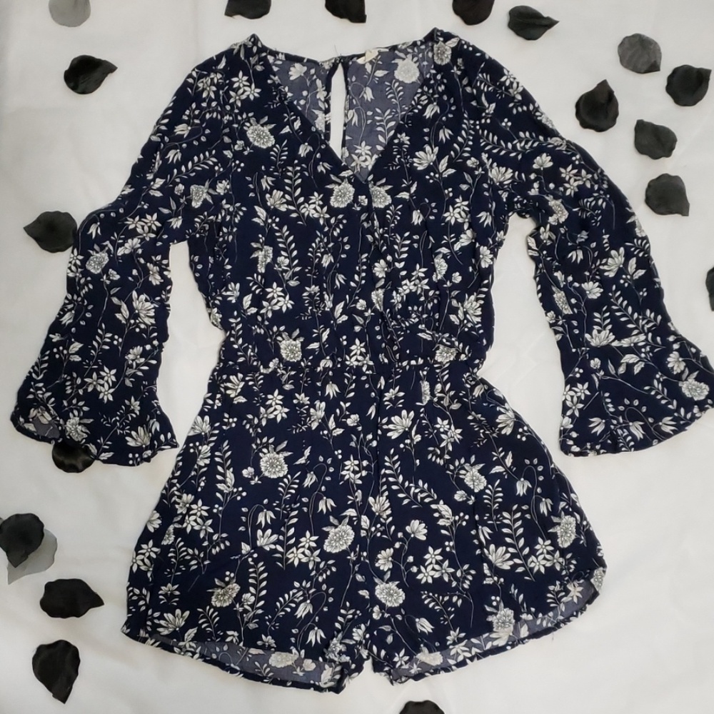 ⭕$3 BUNDLED⭕Aeropostal Romper sz-M